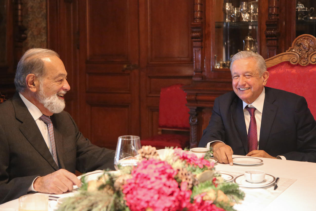 AMLO desayuna con Carlos Slim; destaca su contribución al desarrollo de México