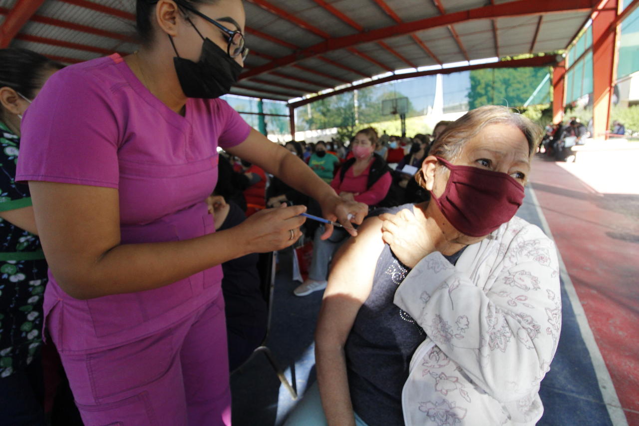 Suman 26 mil 790 dosis de AstraZeneca aplicadas a adultos mayores de Torreón