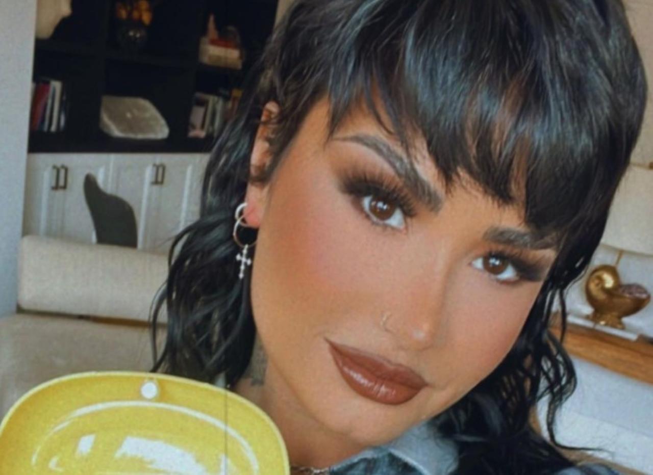 Demi Lovato sorprende al aparecer rapada en sus redes sociales