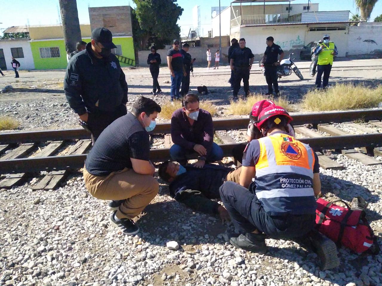 Tren le amputa la pierna a joven originario de Honduras en Gómez Palacio