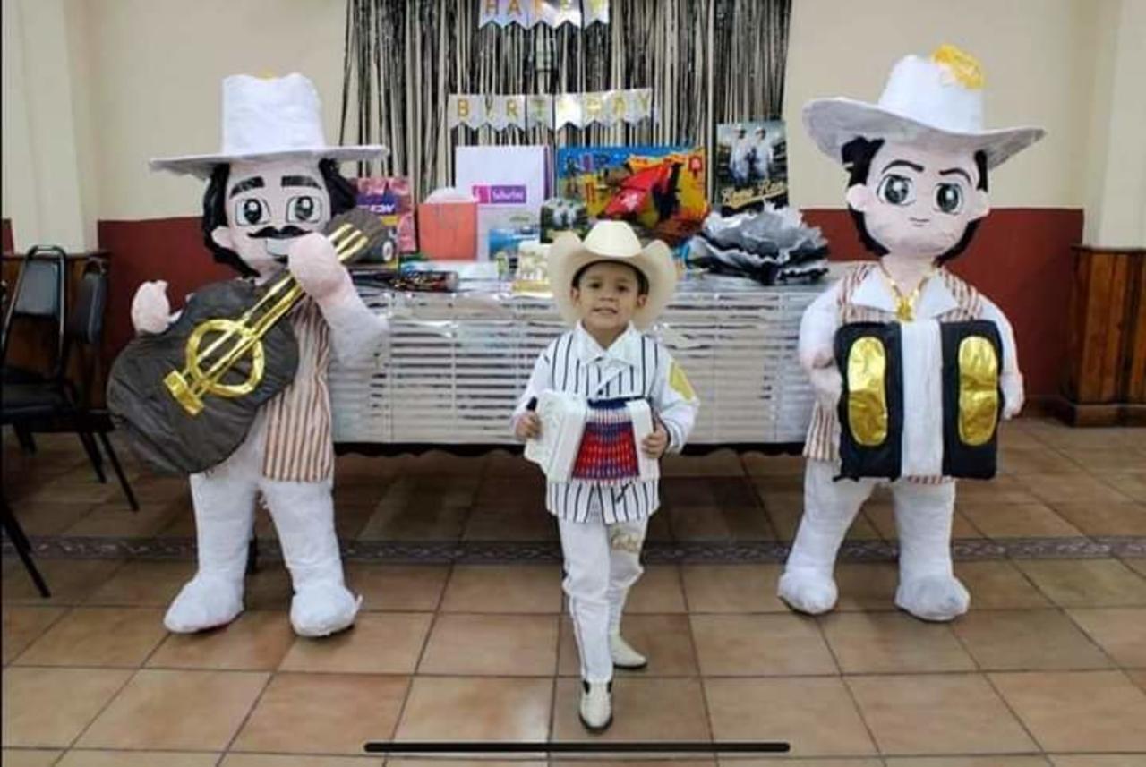 Los Dos Carnales buscan a niño coahuilense que anhela conocerlos