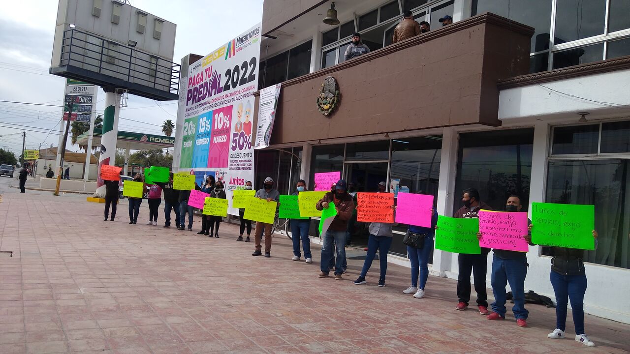 Trabajadores de Matamoros que no han sido reubicados buscan apoyo en Saltillo