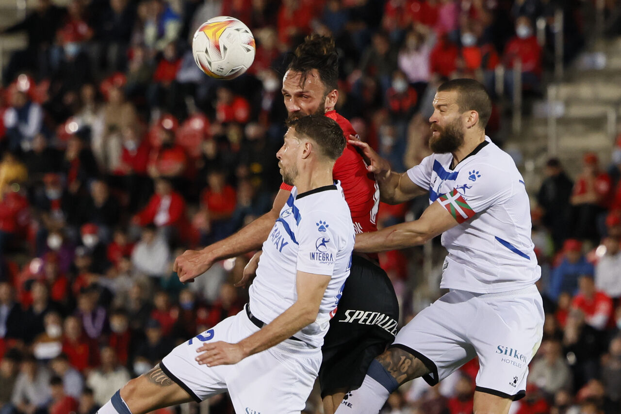 Mallorca de Javier Aguirre se aleja de la zona de descenso tras vencer al Alavés. Noticias en tiempo real