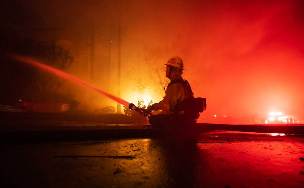 Fuego consume fábrica de muebles en Puebla y genera intensa movilización. Noticias en tiempo real