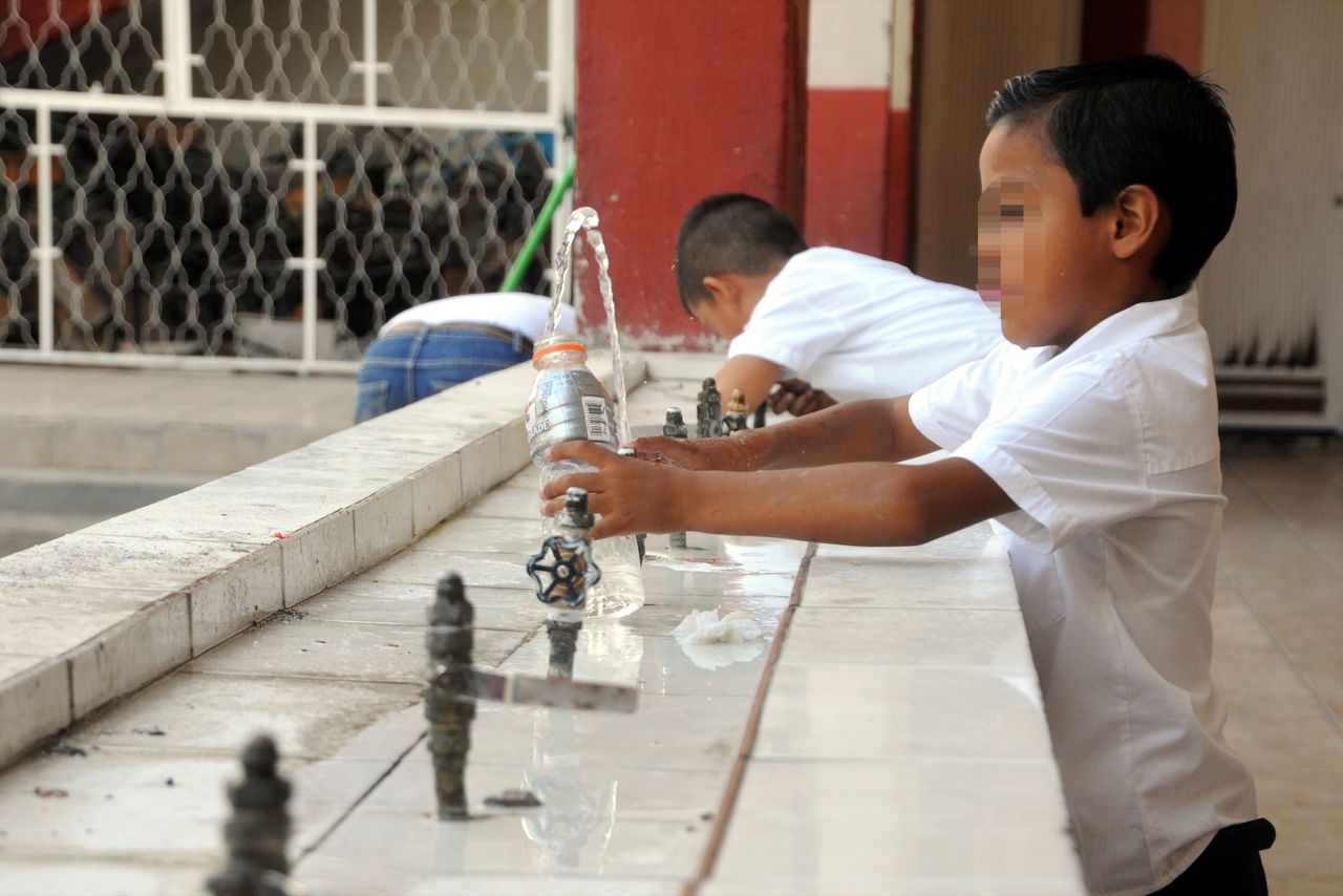 \'Estamos trabajando en dotar de agua a escuelas\', señala Román Cepeda. Noticias en tiempo real