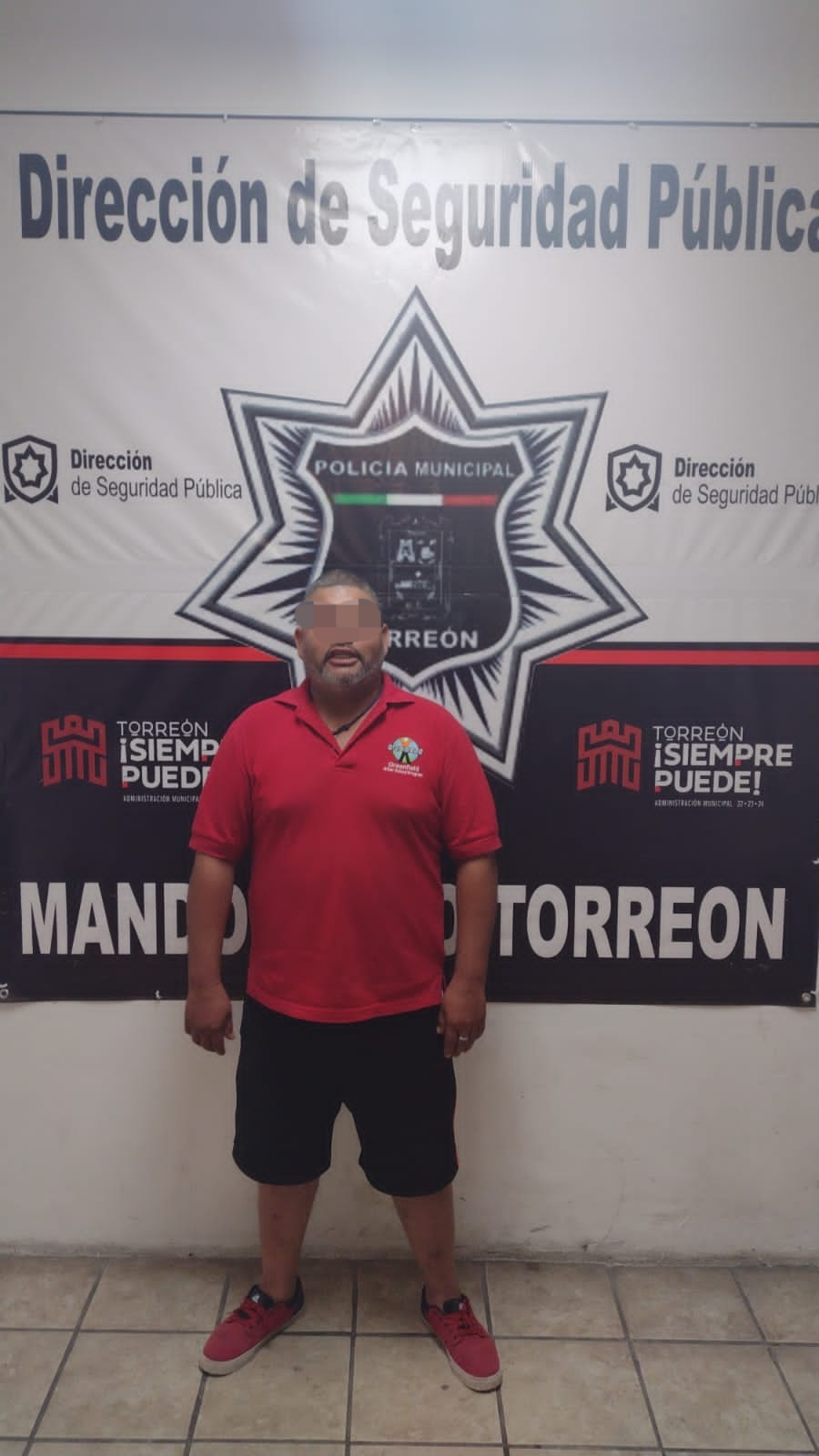Detienen a sujeto en Torreón con réplica de fusil