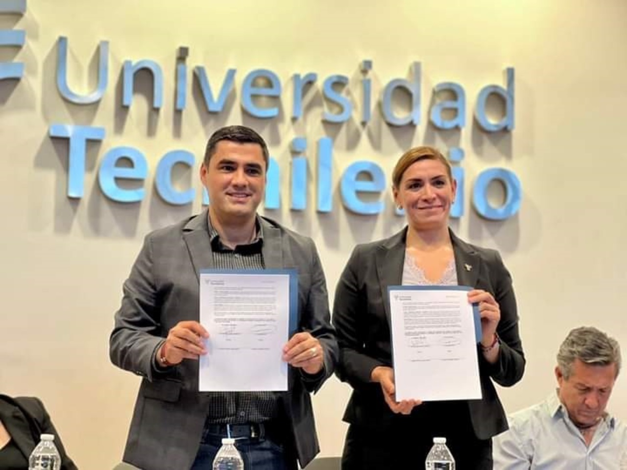 Firman convenio con universidad de Torreón