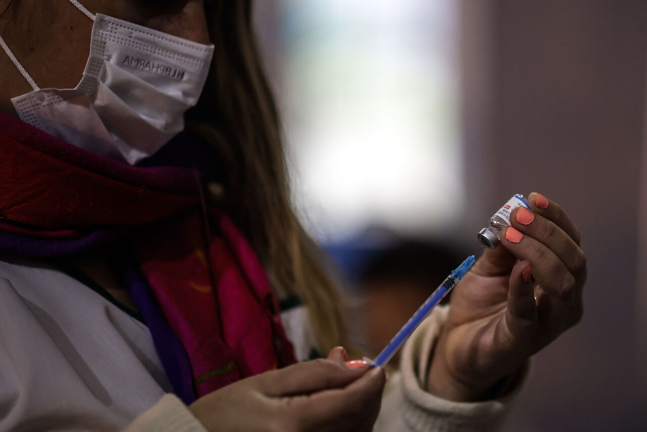 OMS autoriza uso de emergencia de vacuna anticovid china CanSino 