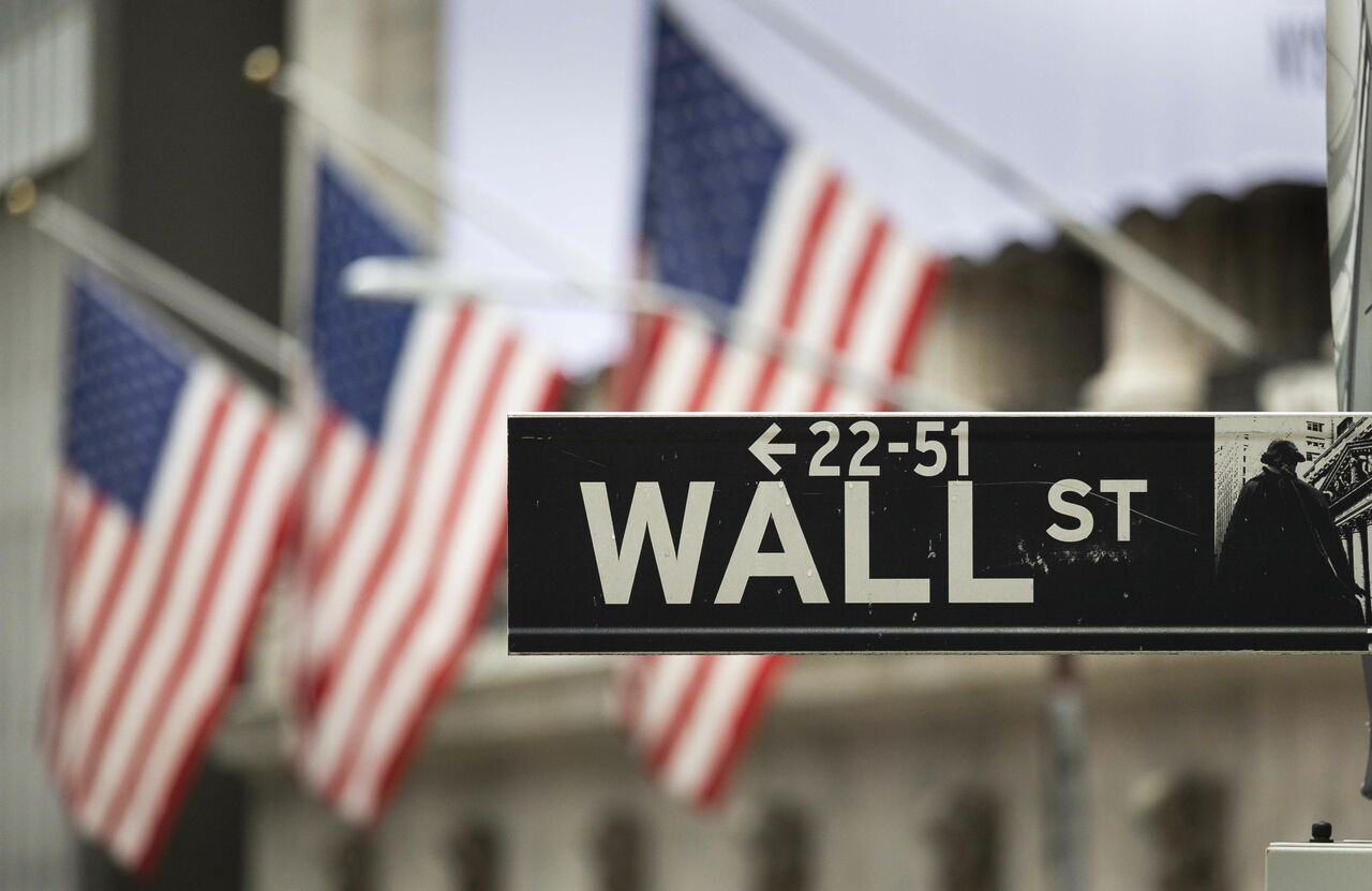¿Qué ocasionó el desplome de Wall Street y qué se espera en el futuro?