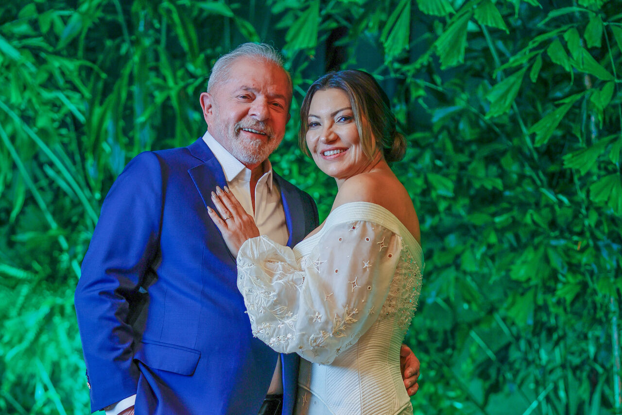 Expresidente Lula se casa con socióloga Rosângela da Silva