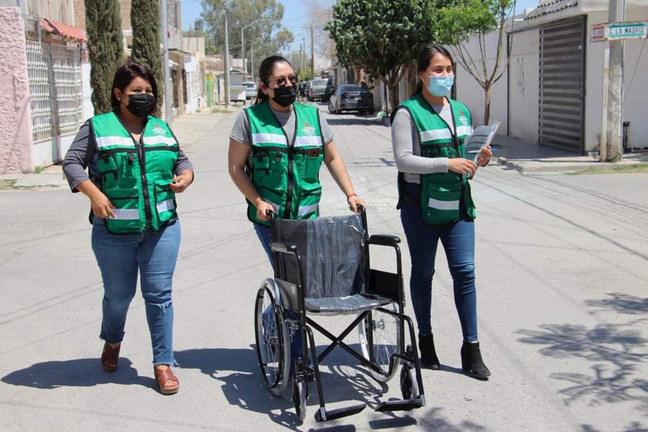 Realizan entrega de apoyos de movilidad en Torreón