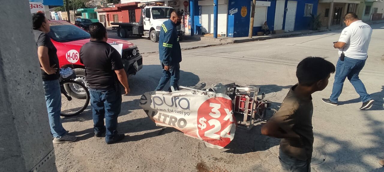 Repartidor de gas atropella a motociclista en Torreón