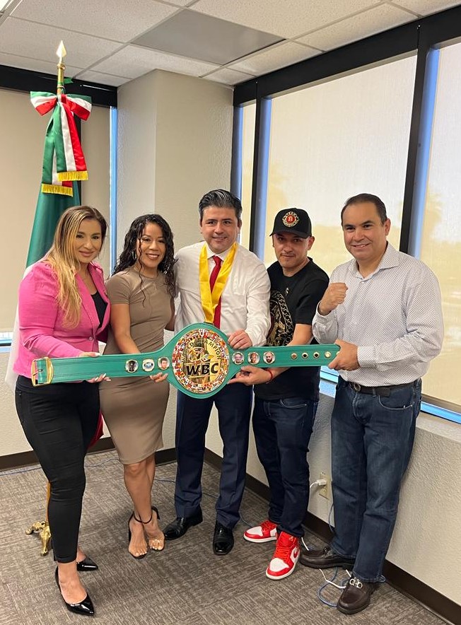 El WBC visita el Consulado General de México en Phoenix