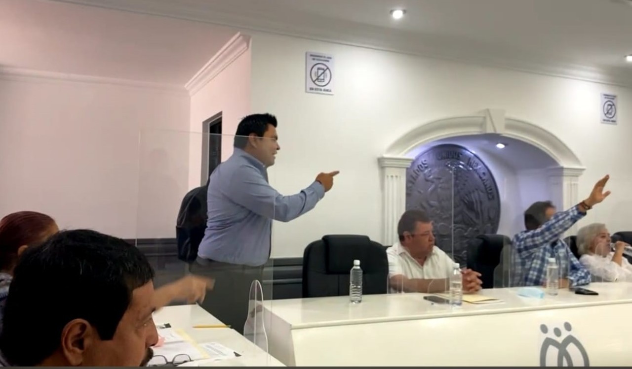 Avalan remoción de secretario del ayuntamiento en Gómez Palacio