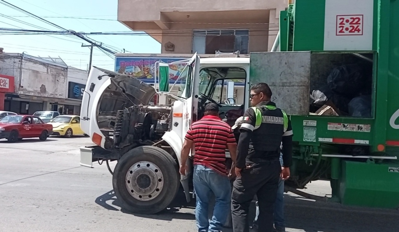 Camión de basura genera tráfico en San Pedro por falla