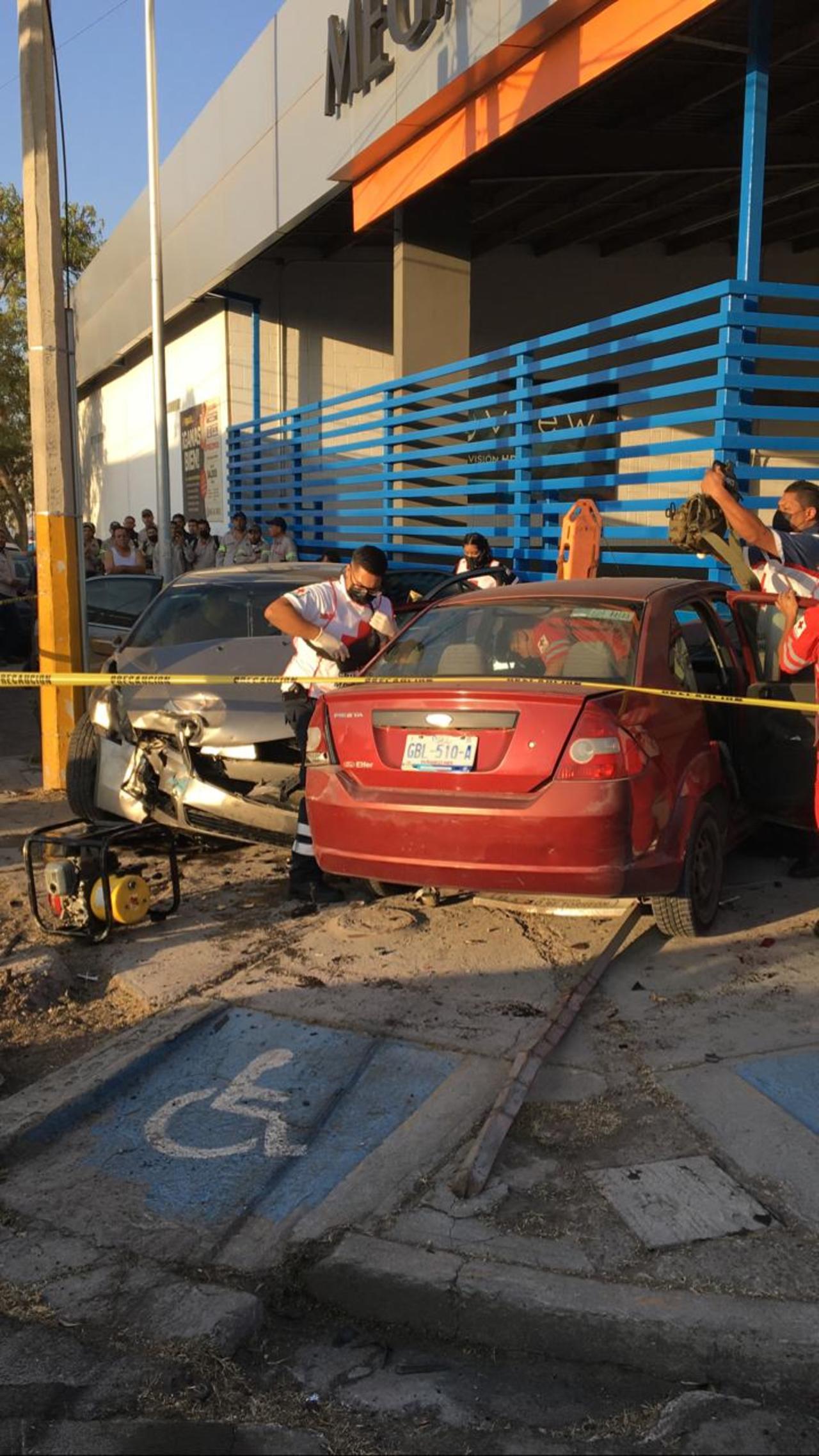 Percance vial deja cinco lesionados en Torreón