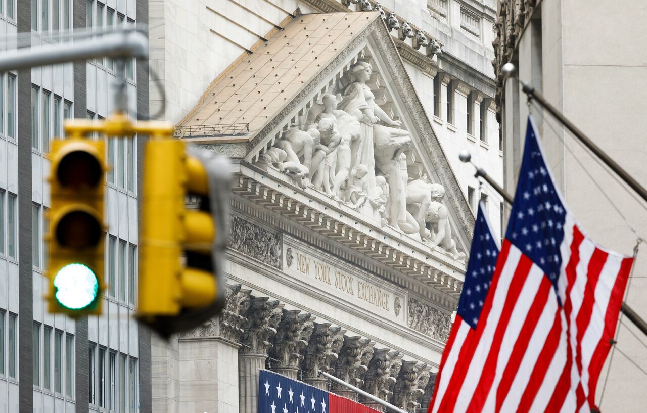 Wall Street abre en rojo y Dow Jones cae 0.35%