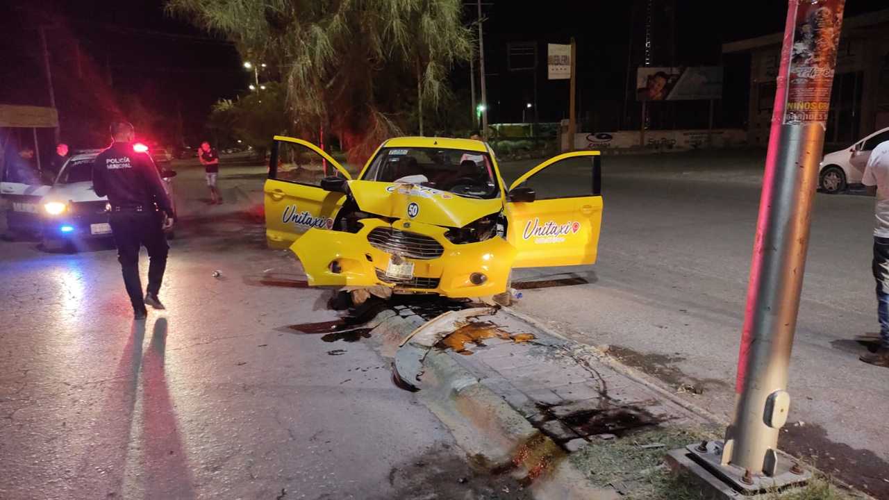 Taxista circula alcoholizado y causa accidente vial en Torreón