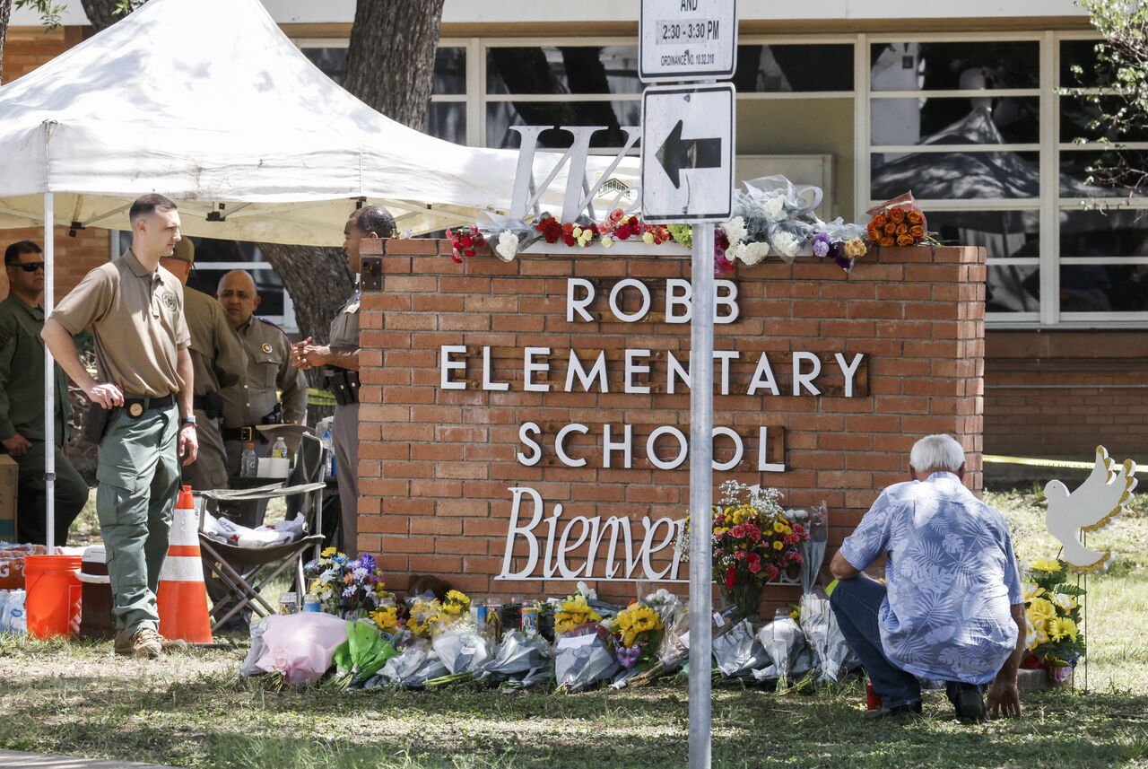 'Mi hijo no era un monstruo', dice madre del tirador de escuela en Texas