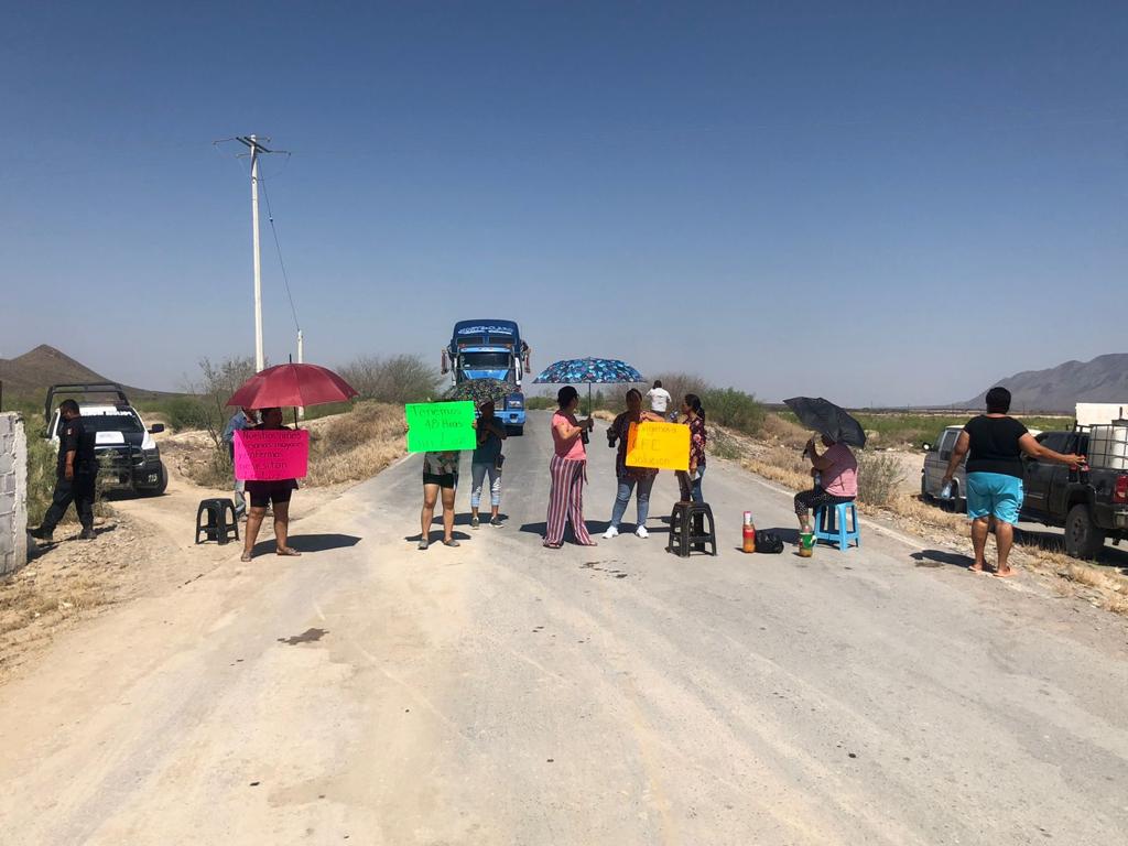 Habitantes de ejido de Ramos Arizpe protestan por falta de luz