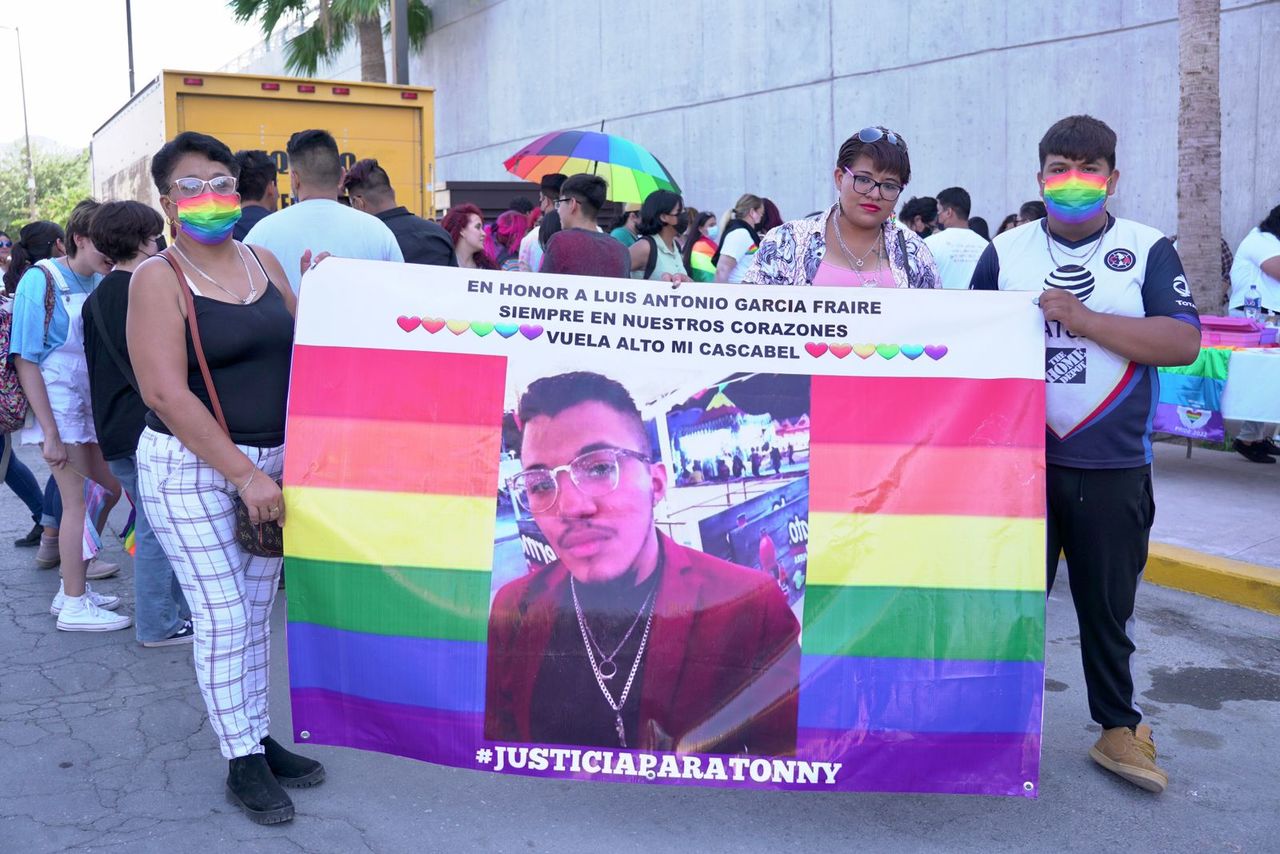 Comunidad LGBTIQ+ marcha con orgullo en Torreón