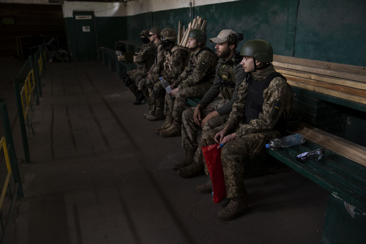 Sofocantes combates debilitan la moral de los soldados ucranianos