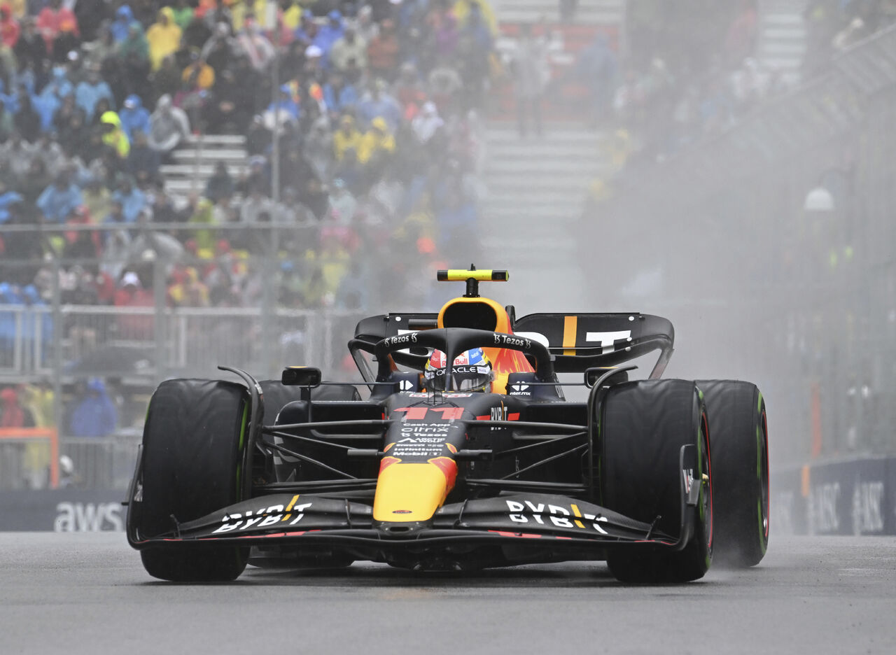 Checo Pérez queda fuera del Gran Premio de Canadá tras fallas en su vehículo