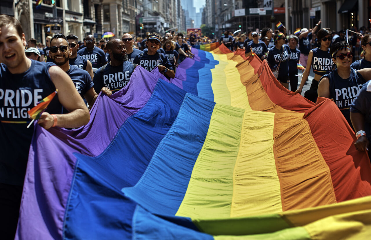 Ciudades de EUA realizan desfiles de orgullo LGBT+