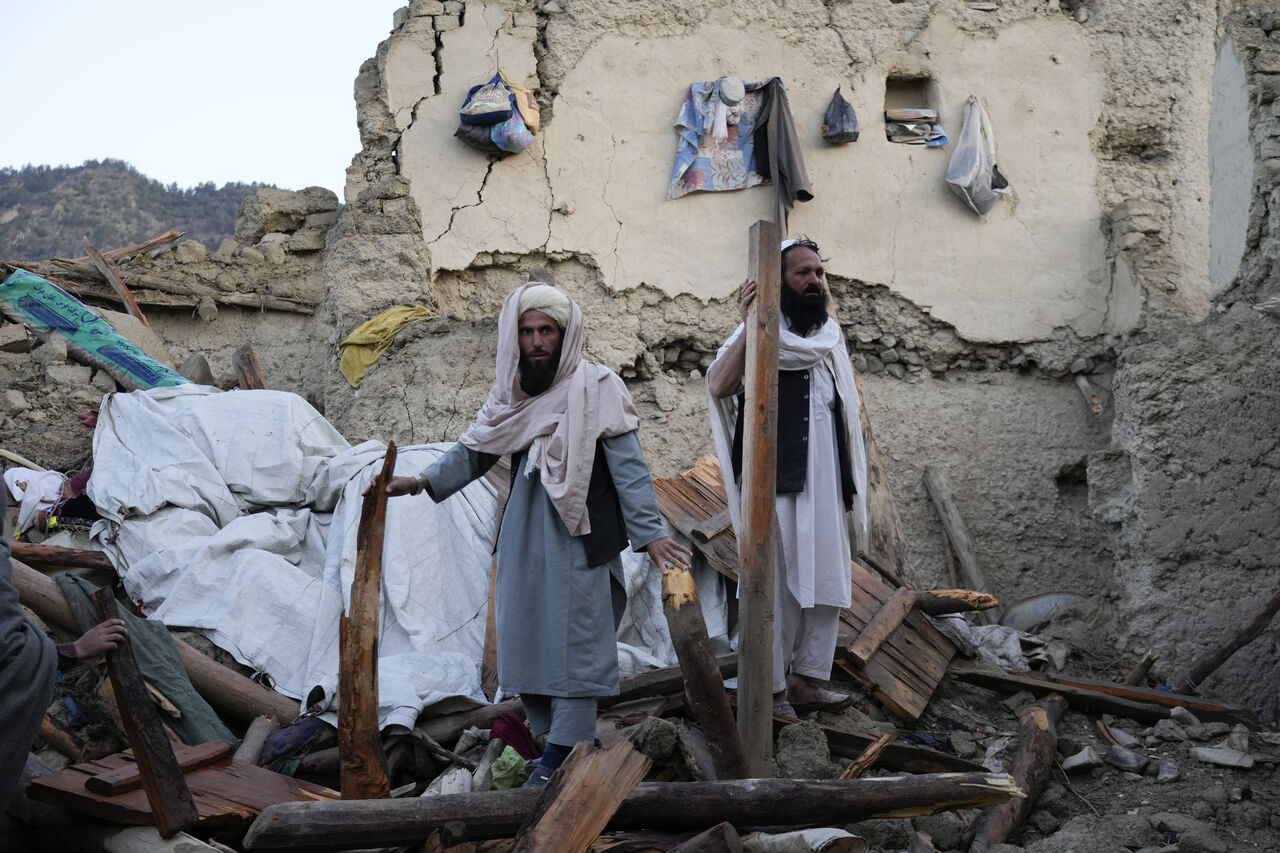 Mucha destrucción, poco apoyo, tras sismo en Afganistán