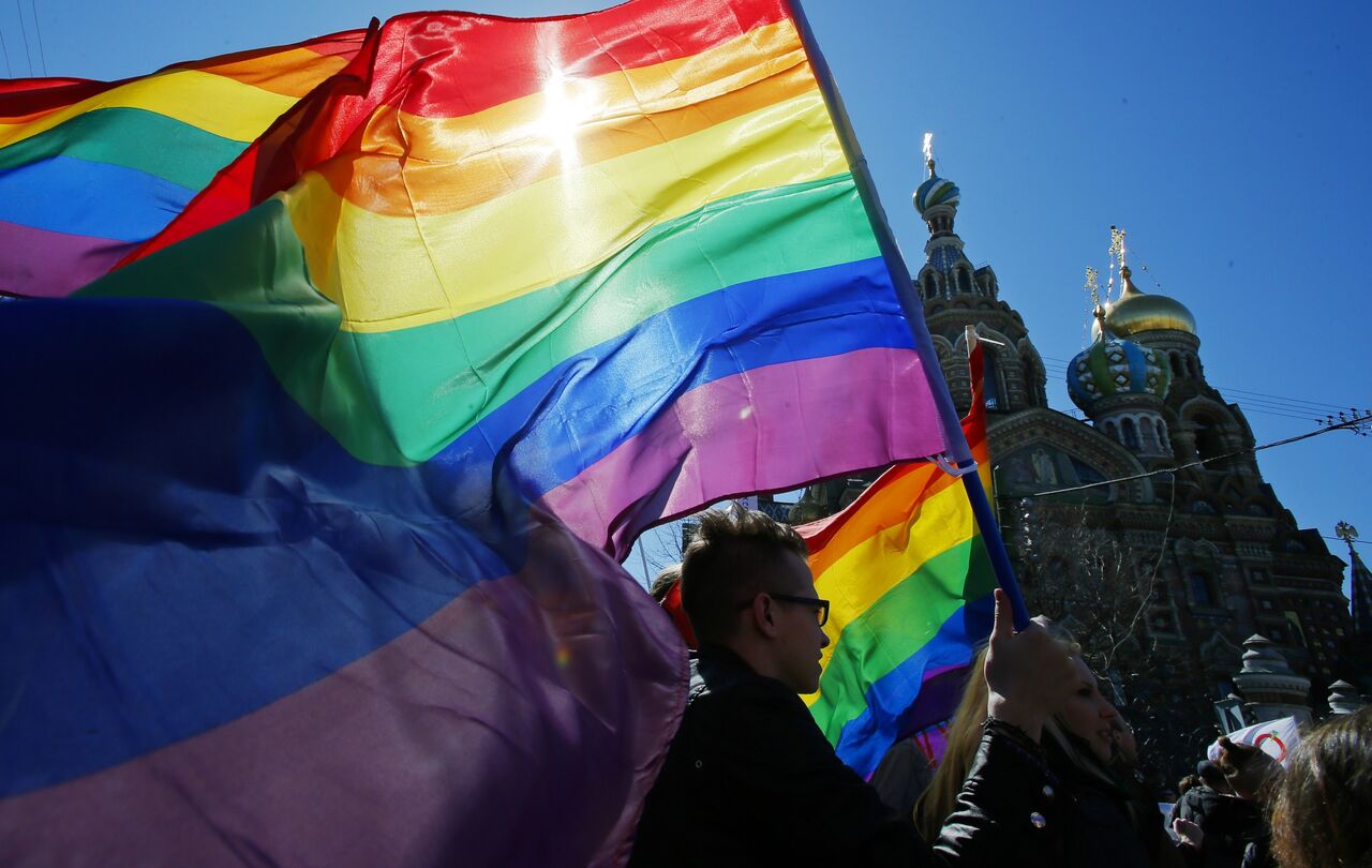 España propone ley para ampliar los derechos de personas LGBT. Noticias en tiempo real