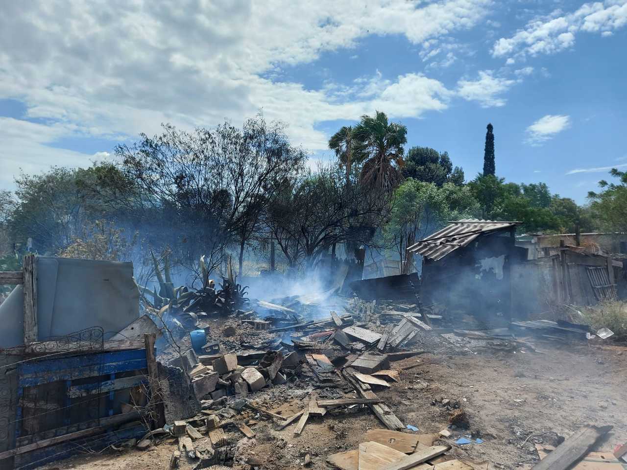 Fuerte incendio acaba con tejabán en Ramos Arizpe