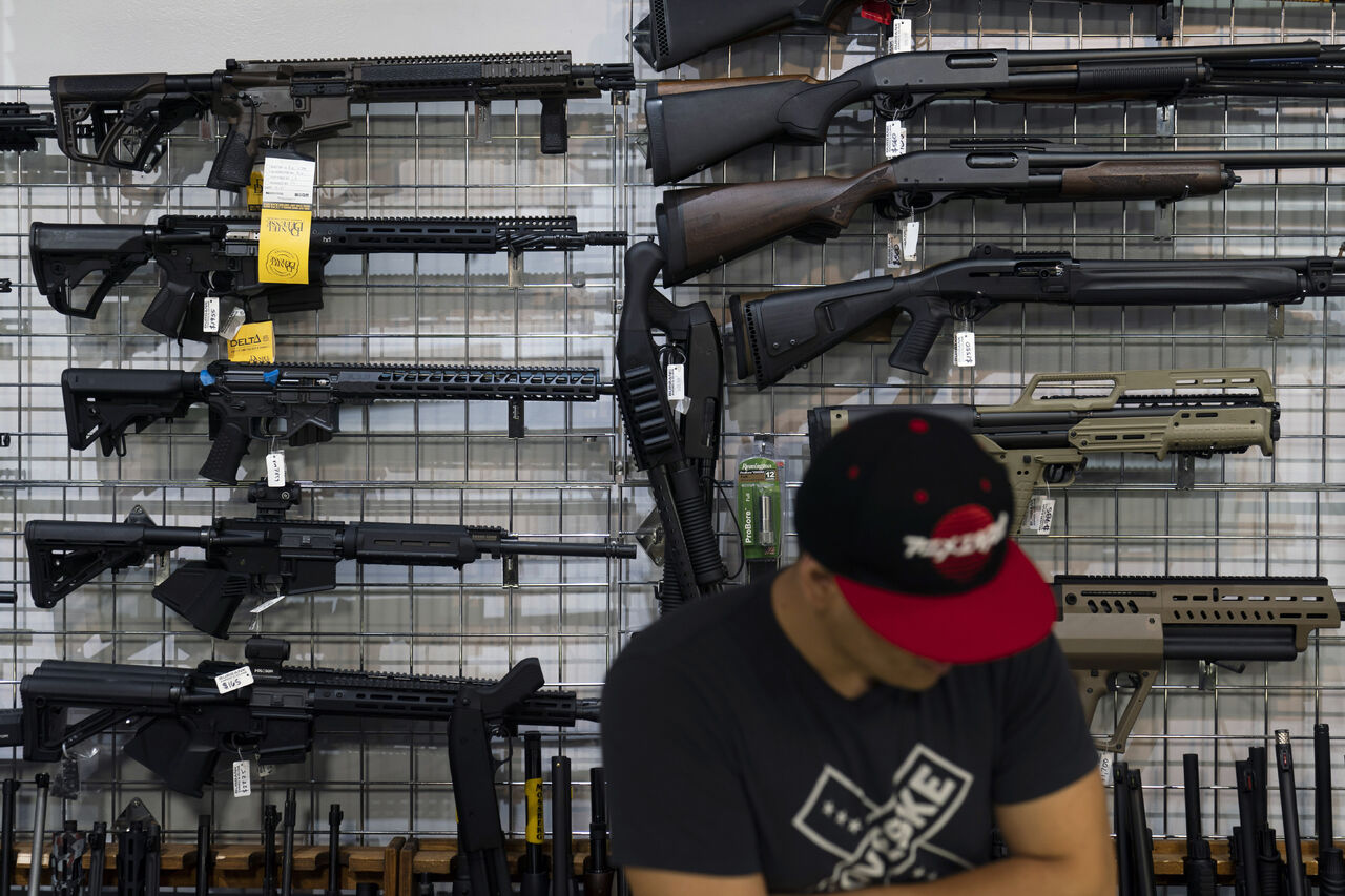 Corte de EUA pide revisar fallos sobre control de armas