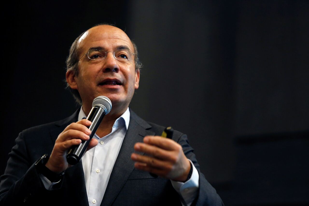 'El dinero se lo mandan a otro presidente', responde Felipe Calderón a AMLO 