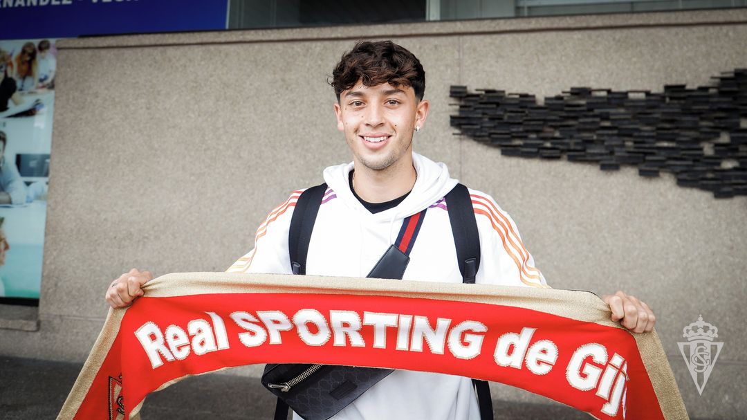 Jordán Carrillo inicia nueva etapa: ya reportó con el Real Sporting de Gijón. Noticias en tiempo real