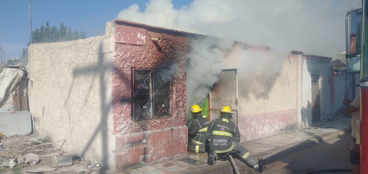 Carpintería de Gómez Palacio arde en llamas. Noticias en tiempo real