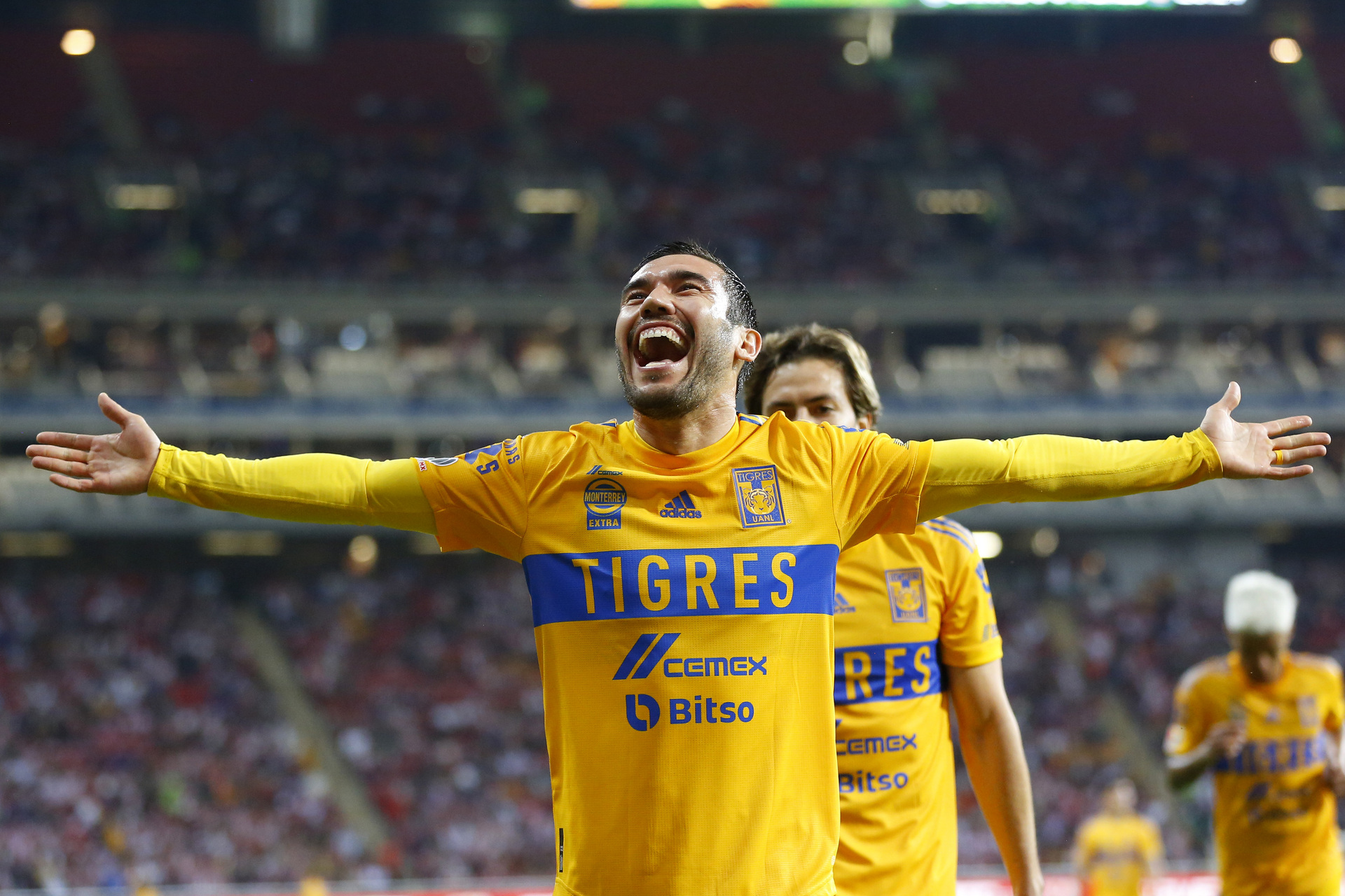 Nahuel se vuelve una pesadilla para Chivas y Tigres aprovecha para golear en Guadalajara . Noticias en tiempo real