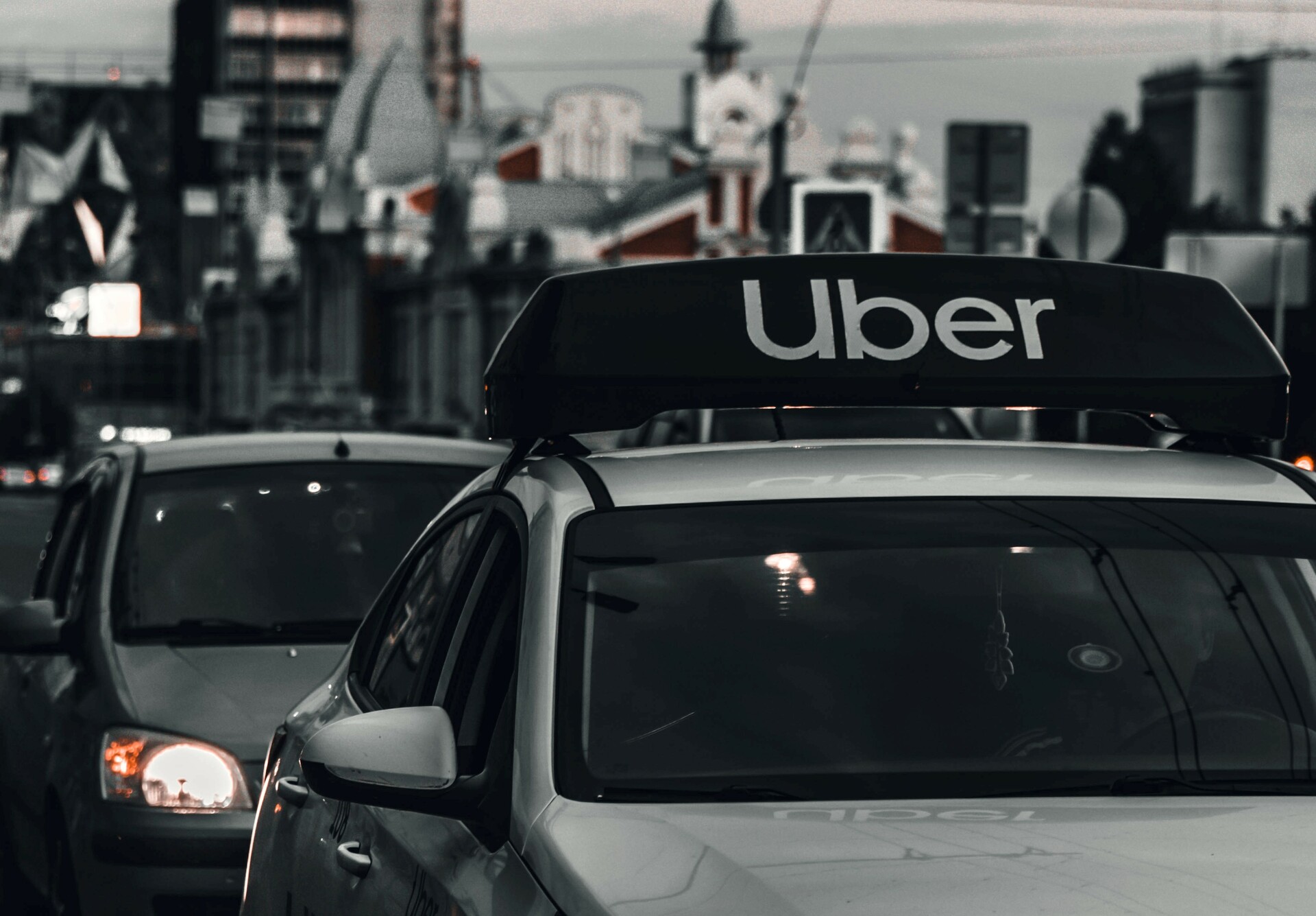 Hackeo contra Uber desploma el precio de sus acciones. Noticias en tiempo real