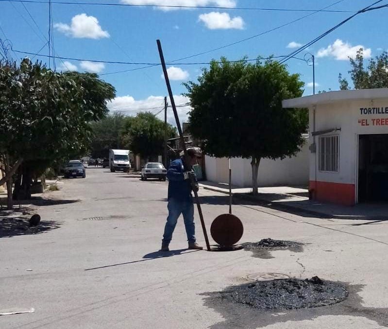 Ejecuta Sideapa programa de limpieza manual de alcantarillas. Noticias en tiempo real
