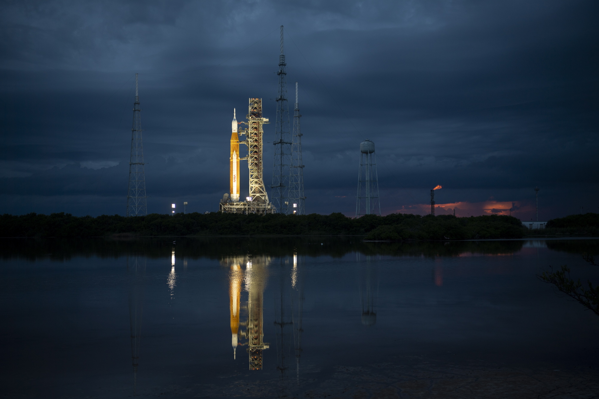 La NASA regresa al hangar el cohete de Artemis I ante amenaza de huracán Ian. Noticias en tiempo real