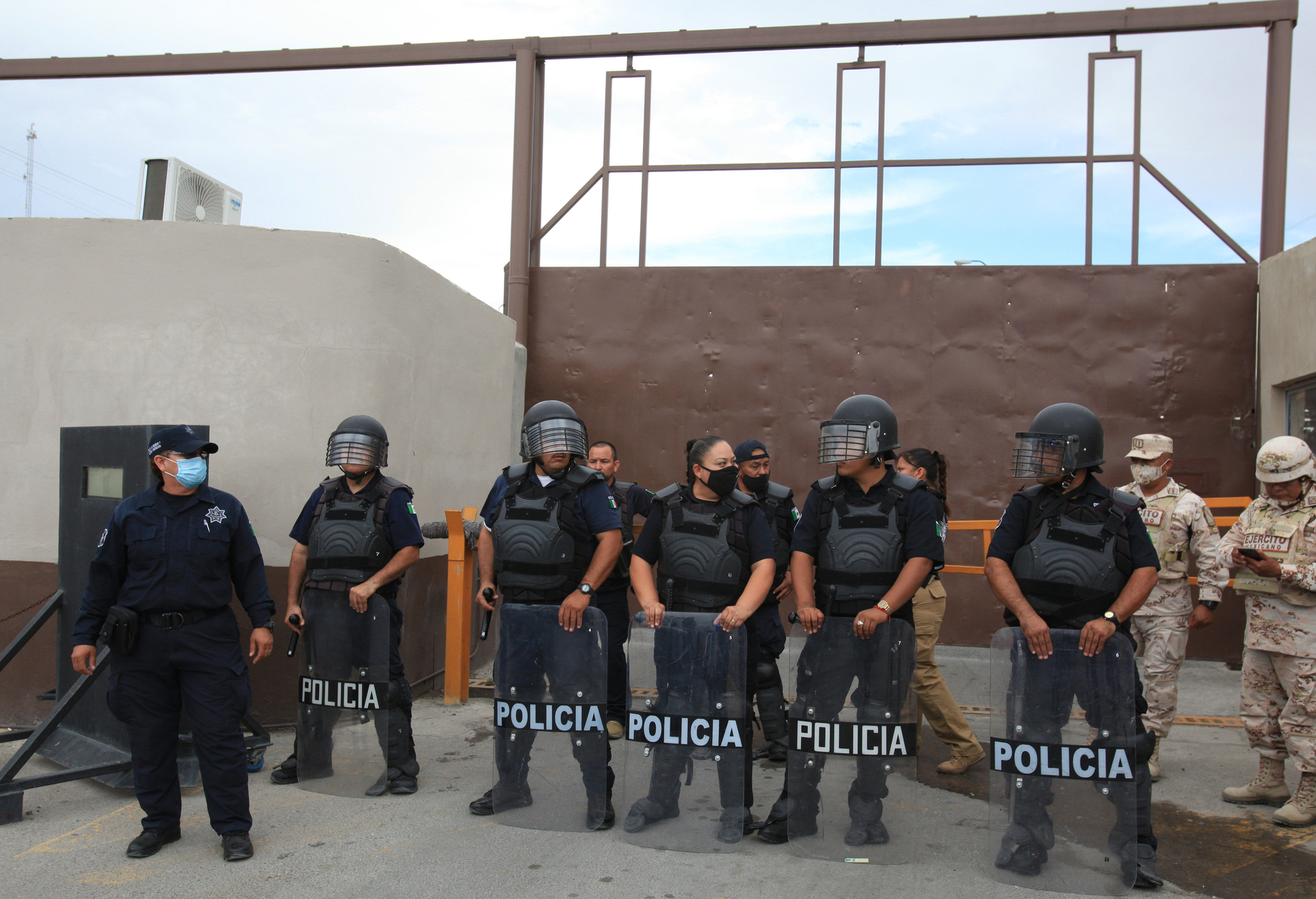 Detienen 4 custodios del Cereso en Ciudad Juárez. Noticias en tiempo real