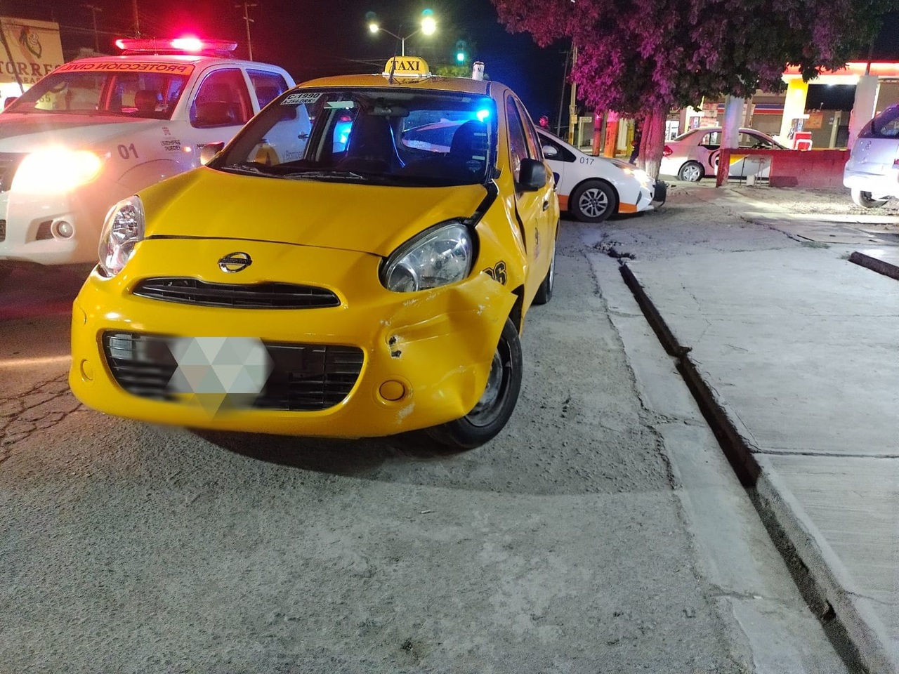 Taxista ebrio ocasiona accidente por la madrugada en Torreón. Noticias en tiempo real