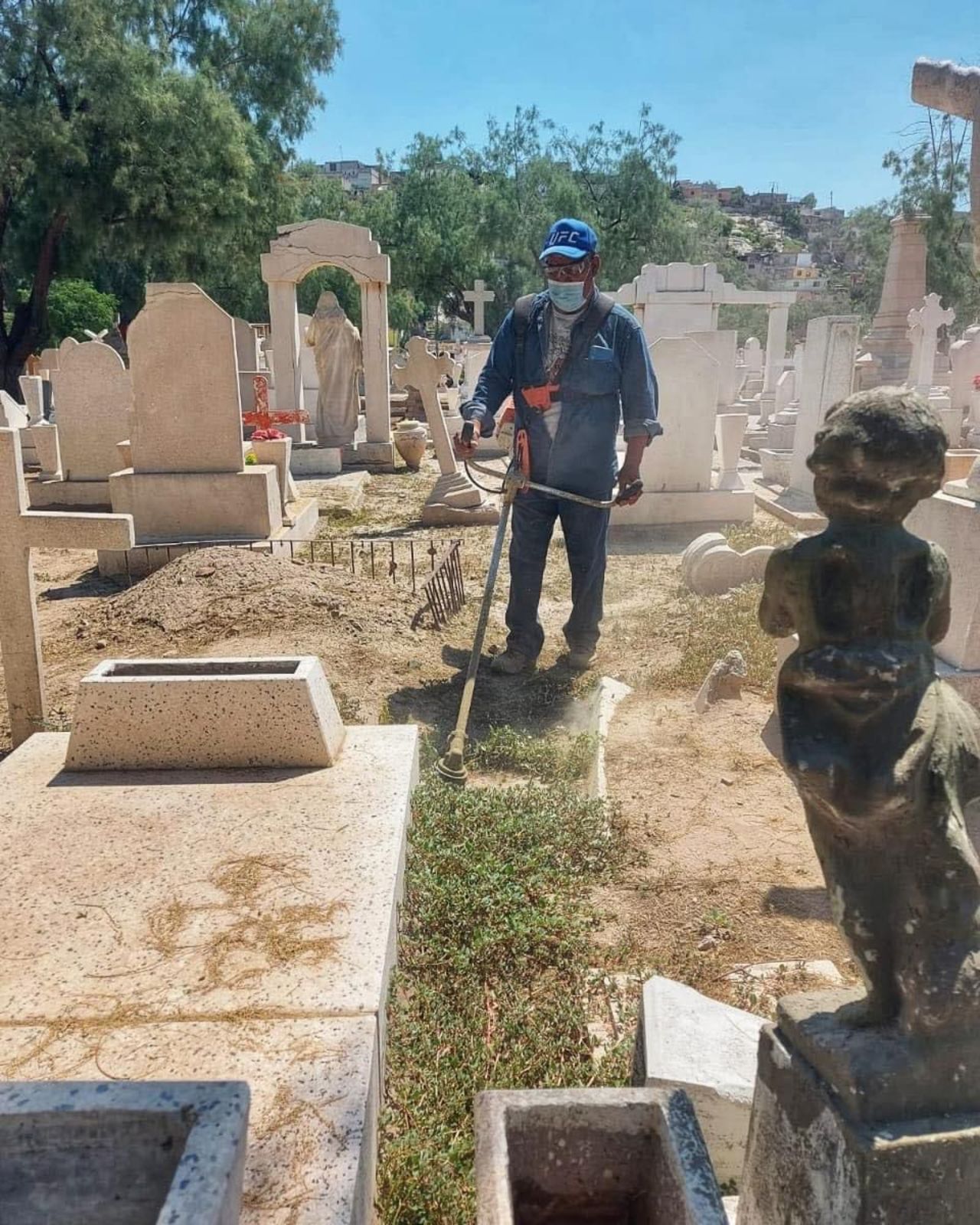 Rehabilitan cementerios de Torreón por Día de Muertos. Noticias en tiempo real
