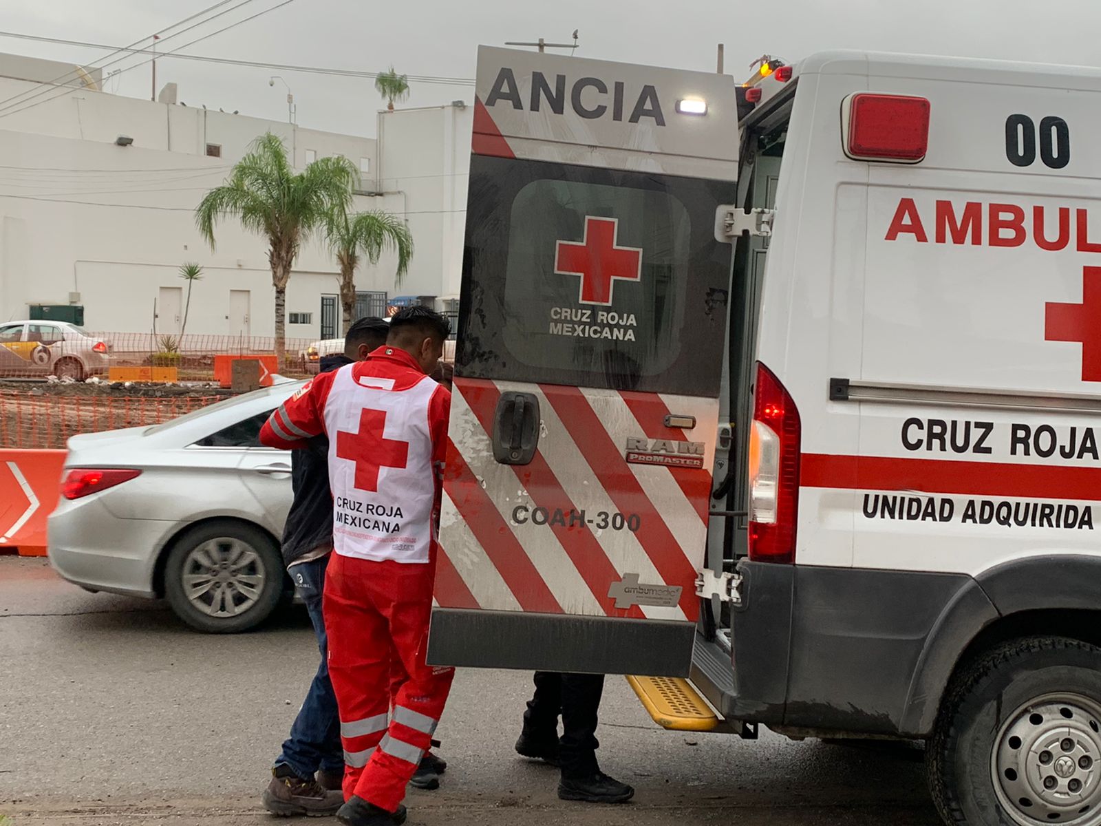 Motociclista resulta lesionado al chocar con camioneta en Torreón. Noticias en tiempo real