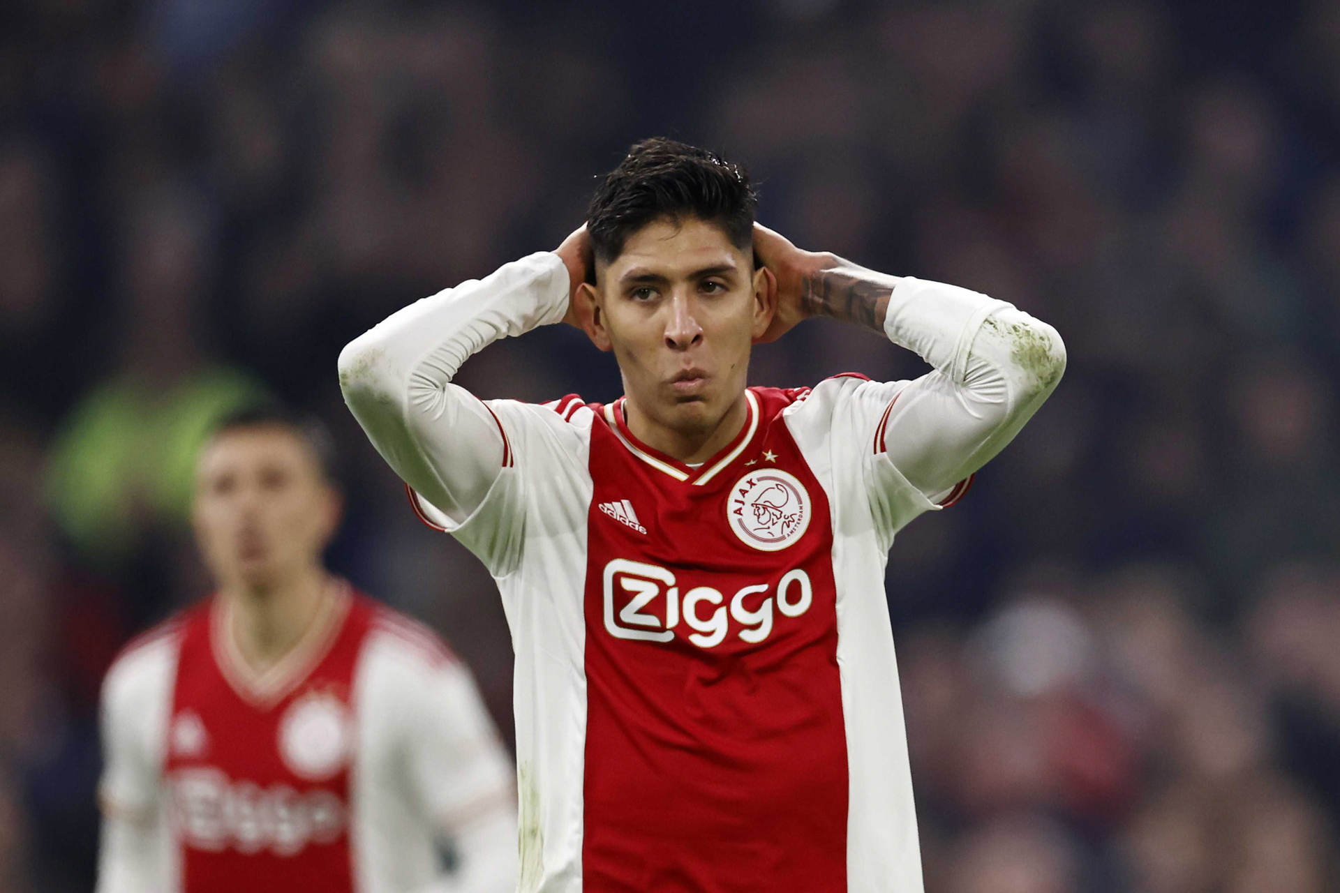 El Ajax de Edson Álvarez está en crisis. Noticias en tiempo real