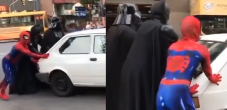 \'Spiderman\', \'Superman\' y \'Darth Vader\' ayudan a automovilista . Noticias en tiempo real