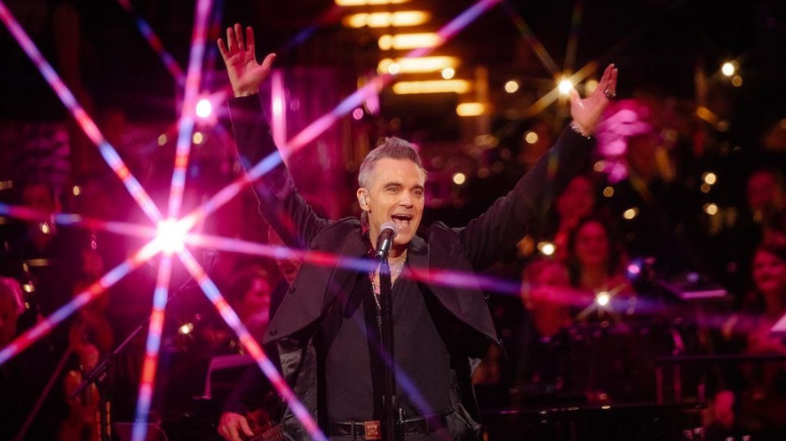 Robbie Williams se defiende; \'sería hipócrita rechazar actuar en el Mundial de Qatar\'. Noticias en tiempo real
