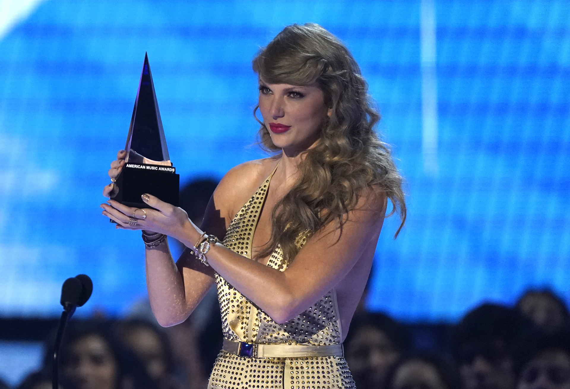 Taylor Swift gana el premio al Artista del Año en los American Music Awards 2022. Noticias en tiempo real