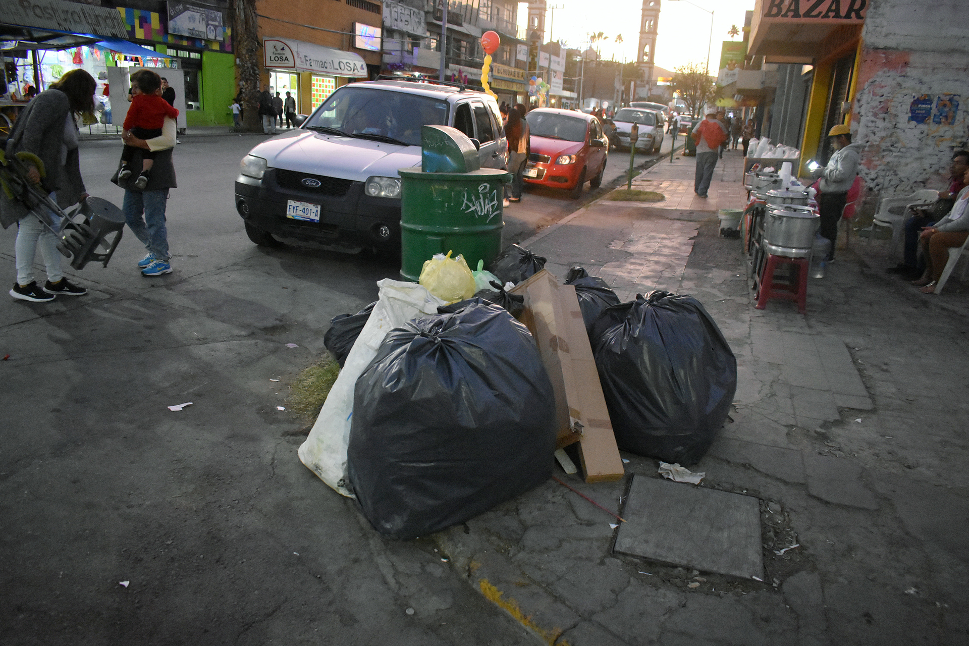 Peregrinaciones dejan cinco toneladas diarias de basura en el Centro Histórico de Torreón. Noticias en tiempo real