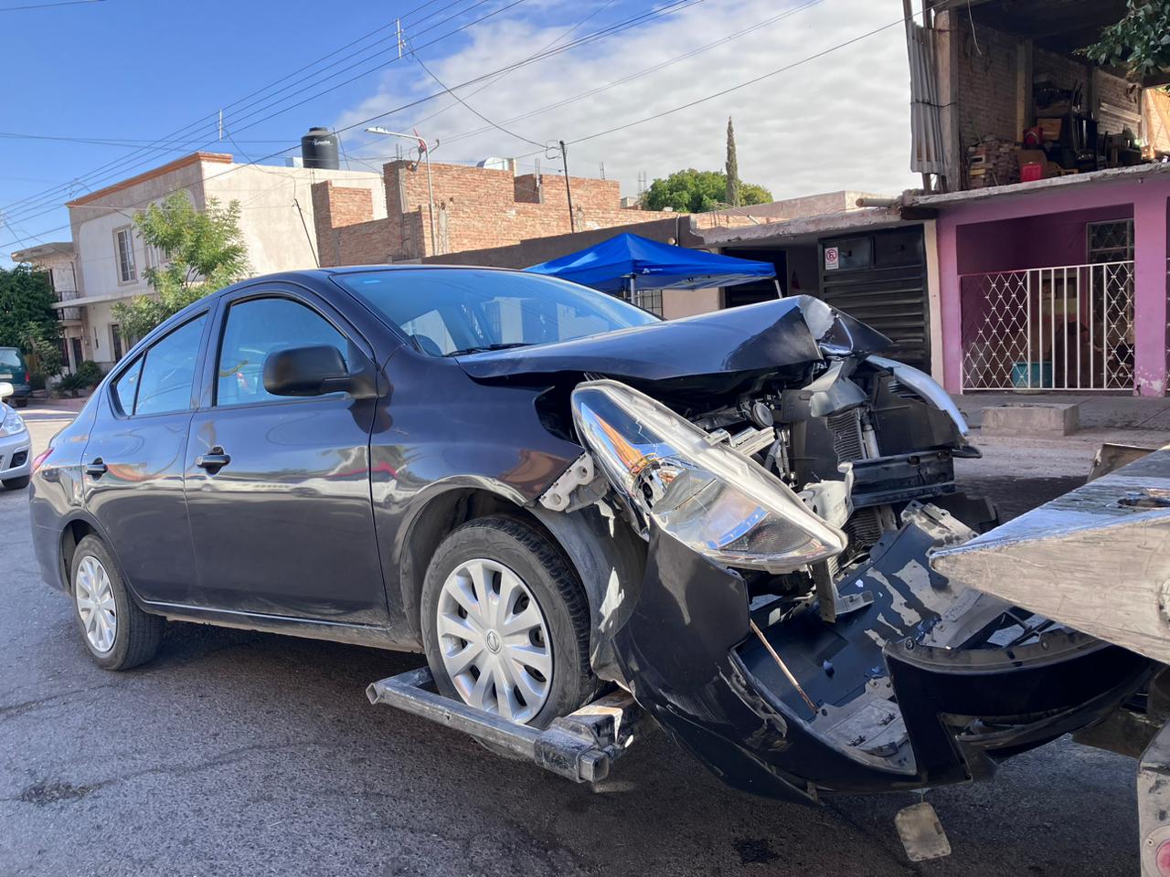 Se registra choque en Centro de Torreón; conductores alegaron tener semáforo en verde. Noticias en tiempo real