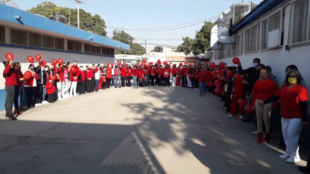 Por Día Mundial del Sida, forman lazo rojo en La Laguna de Durango. Noticias en tiempo real
